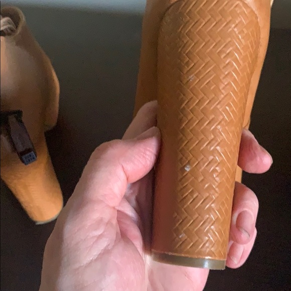 As new camel leather platform booties. Size 39. - Picture 4 of 4